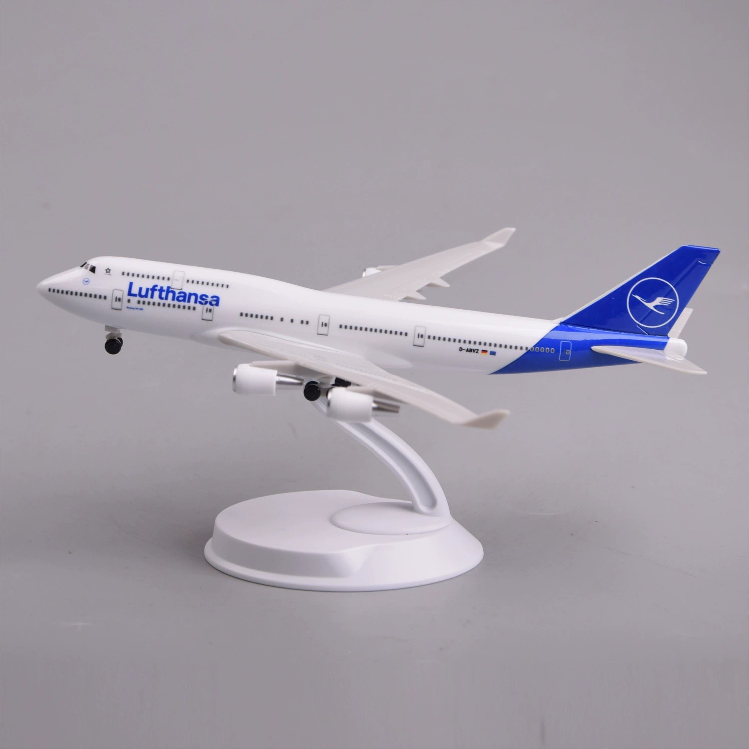 Model Airplane Plastic - Maßstabsgetreues Flugzeugmodell 20cm 747 Lufthansa B747-400